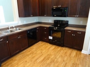 130 Summer Hill Ct in Richmond Hill, GA - Foto de edificio - Building Photo