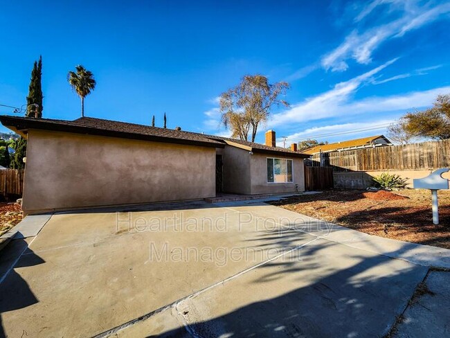 10310 Elmdale Dr in Spring Valley, CA - Building Photo - Building Photo