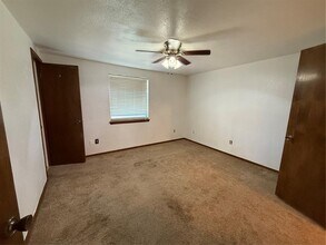 1071 Raintree Mansion in Yukon, OK - Building Photo - Building Photo