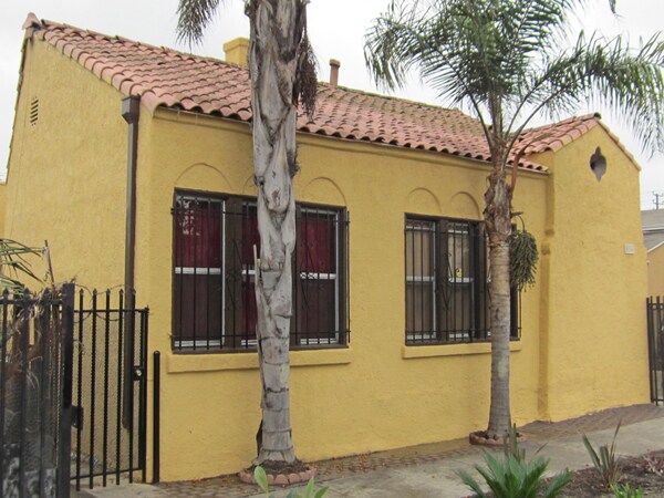 826-E 79th St in Los Angeles, CA - Building Photo - Building Photo