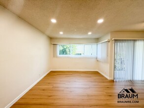 5252 Hermitage Ave in Los Angeles, CA - Foto de edificio - Building Photo