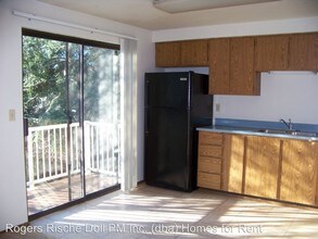 325 NE Kettle St-Unit -#202 in Oak Harbor, WA - Building Photo - Building Photo