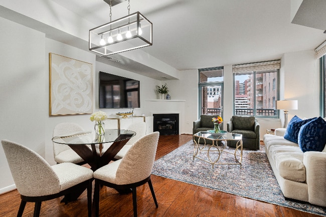 property at 851 N Glebe Rd