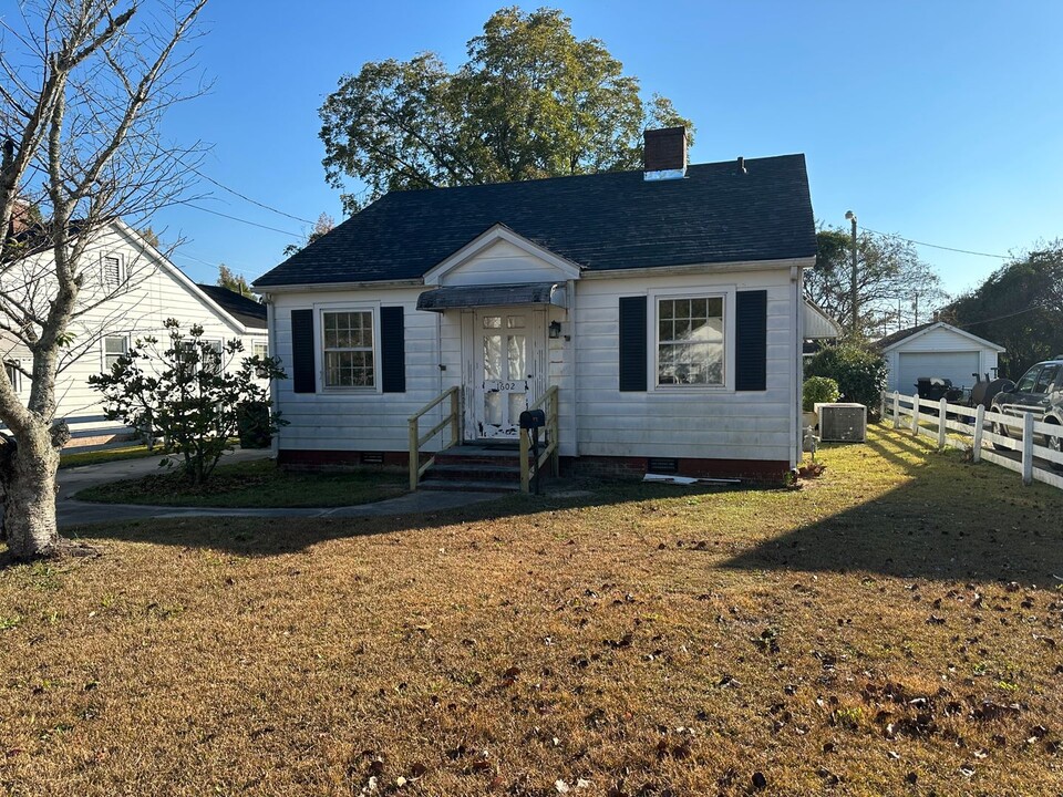 1602 W Washington Ave in Kinston, NC - Building Photo