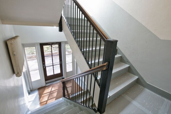 Calhoun Beach Apartments