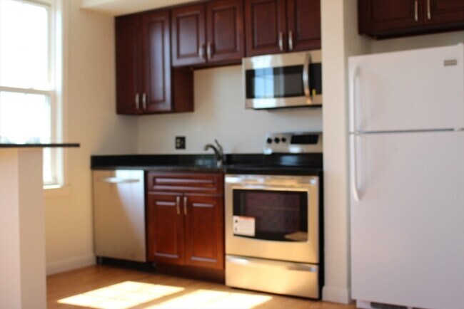 12 Walnut St in Natick, MA - Building Photo - Building Photo