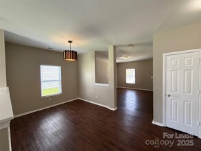 8947 Chalkstone Rd in Charlotte, NC - Foto de edificio - Building Photo