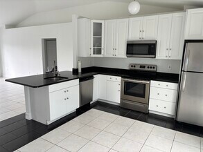 5570 NW Cruzan Ave in Port St. Lucie, FL - Building Photo - Building Photo