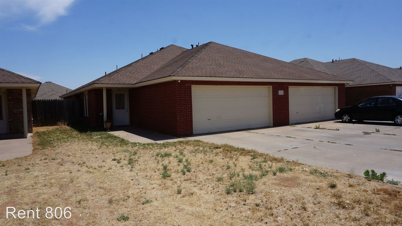 702 N Englewood Ave in Lubbock, TX - Building Photo