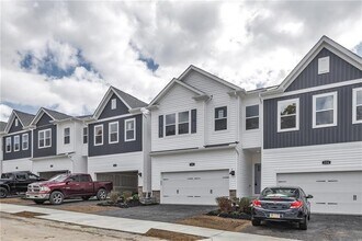 126 Scotland Ln in Harmony, PA - Building Photo - Building Photo