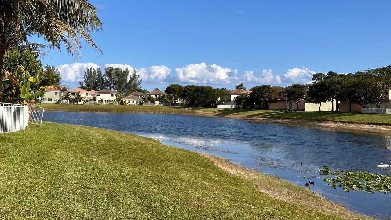 738 Perdido Heights Dr in West Palm Beach, FL - Foto de edificio