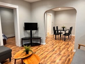 812 Beloit Ave, Unit 1 in Forest Park, IL - Foto de edificio - Building Photo