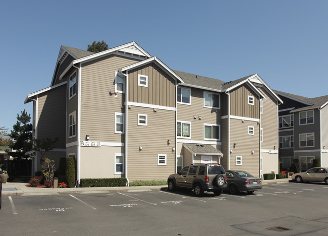 Shorewood Apartments in Seattle, WA - Building Photo - Building Photo