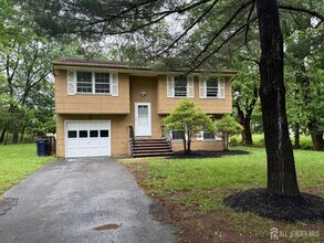 5 Pelmont Pl in Piscataway, NJ - Building Photo - Building Photo