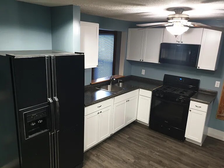 17 Middle St in Clark Mills, NY - Building Photo