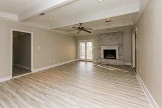 129 Fern Valley Rd in Brandon, MS - Foto de edificio - Building Photo