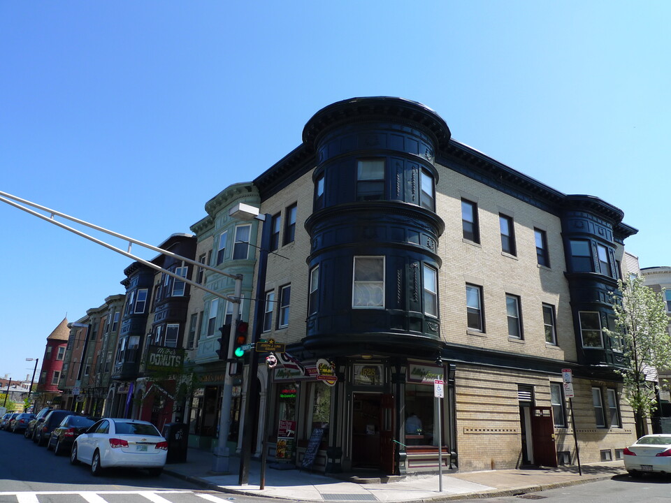 1524 Tremont St in Boston, MA - Building Photo