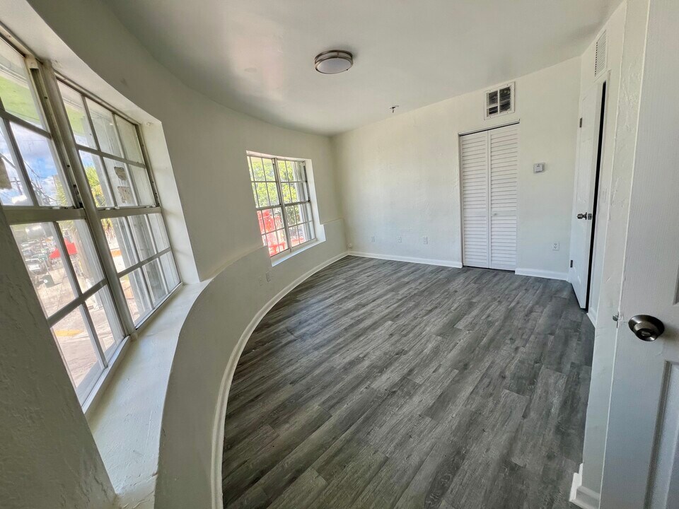 1630 NW 35th St, Unit 1 in Miami, FL - Building Photo