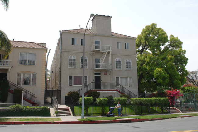 4160 Rosewood Ave in Los Angeles, CA - Building Photo - Building Photo