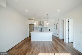 5904 Germantown Ave, Unit 405 in Philadelphia, PA - Building Photo - Building Photo