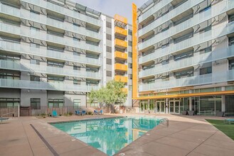 333 E Roosevelt St in Phoenix, AZ - Foto de edificio - Building Photo