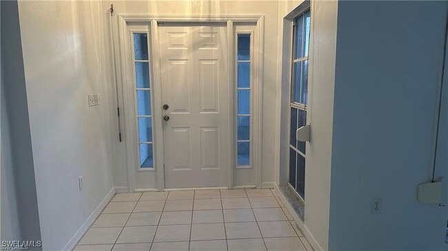 701 Arianne Ct in Lehigh Acres, FL - Building Photo - Building Photo