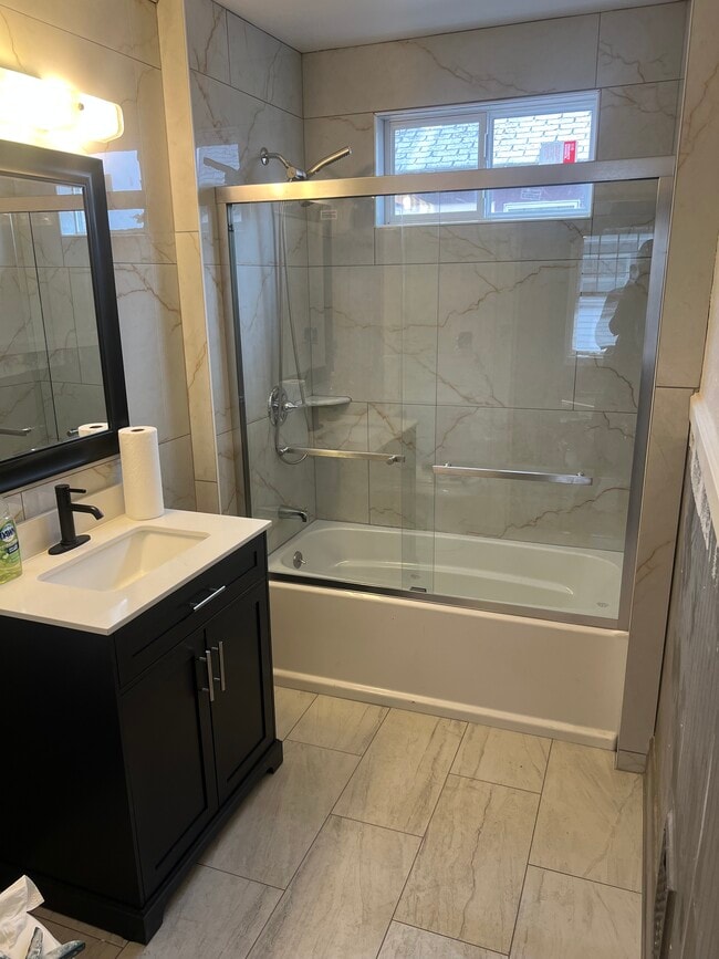 1013 Eagle St, Unit Second floor