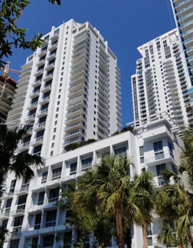1050 Brickell Ave in Miami, FL - Building Photo - Building Photo