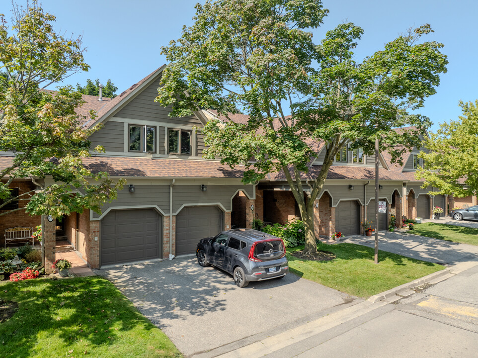 FORSTER TERRACE in Mississauga, ON - Building Photo