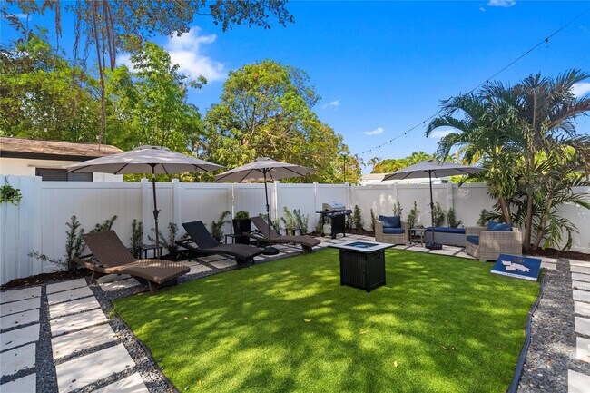 719 NE 36th St in Oakland Park, FL - Foto de edificio - Building Photo