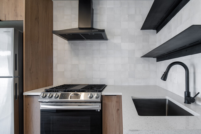 CrestHaus Apartments in Austin, TX - Building Photo - Interior Photo