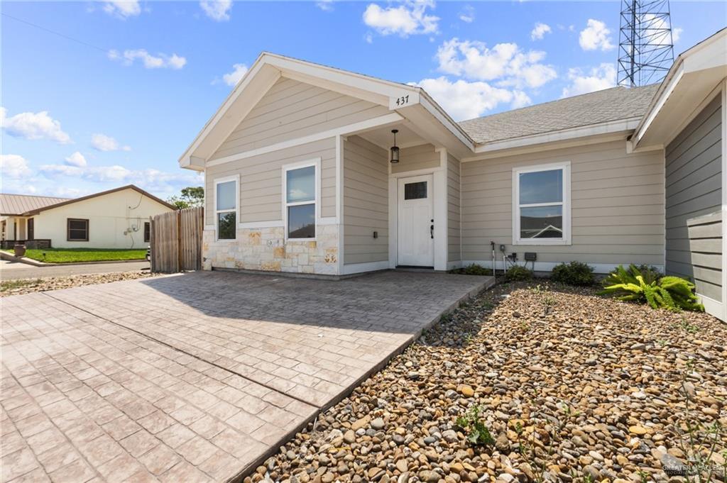 9 W 5th St in La Joya, TX - Building Photo