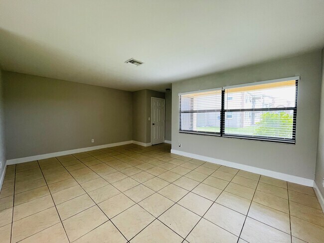 847 SE 8th Ter in Cape Coral, FL - Building Photo - Building Photo