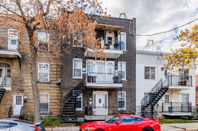 2148 De Villiers Rue