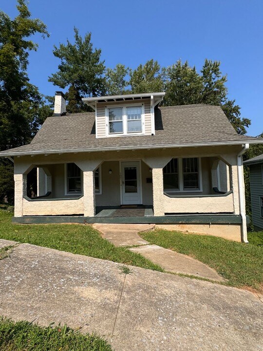 107 Fredonia Ave in Lynchburg, VA - Building Photo