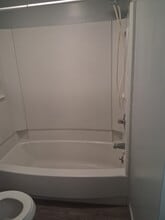 31 Guy Plz, Unit 33 in West Springfield, MA - Building Photo - Building Photo