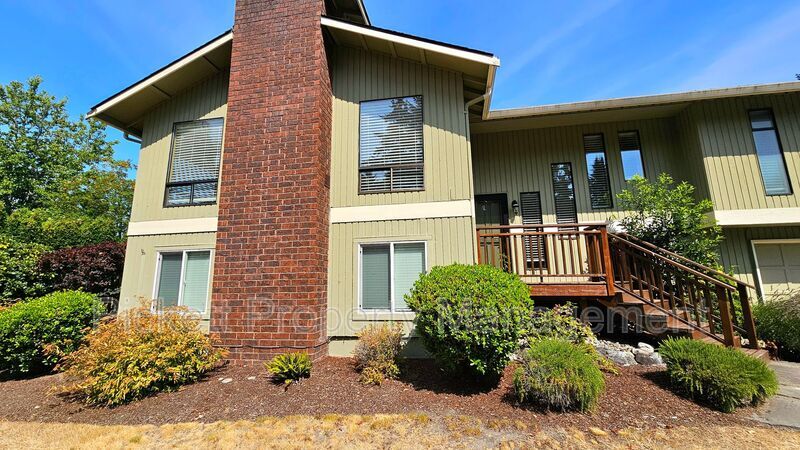 1058 NE Sol Vei St in Poulsbo, WA - Building Photo