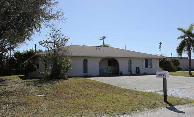 2105 SE 15th Pl in Cape Coral, FL - Building Photo - Building Photo