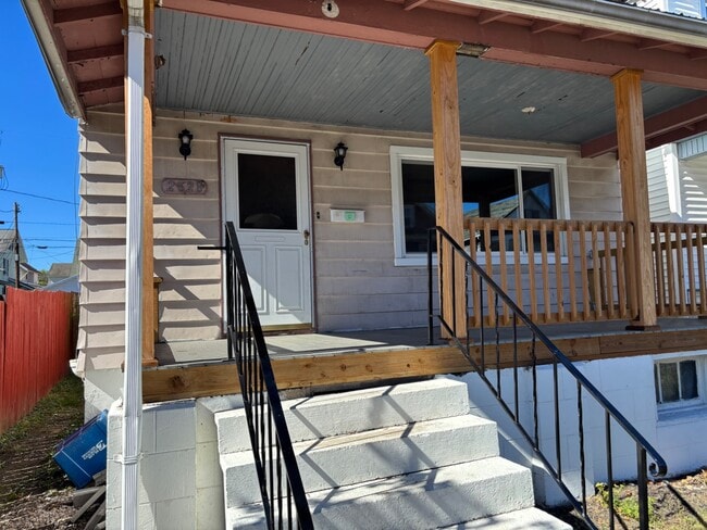 property at 2628 W Chestnut Ave