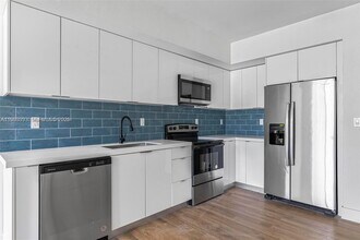 16955 SW 100th Ave in Miami, FL - Building Photo - Building Photo