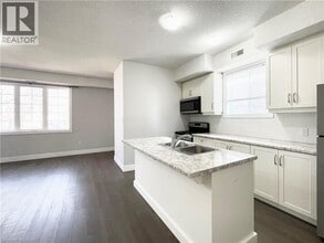 44 Fourth Ave in Kitchener, ON - Building Photo - Building Photo