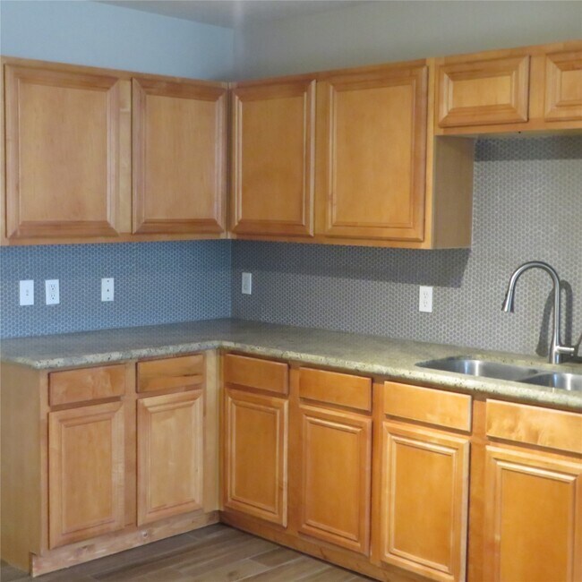 21522 Skyla Cir in Humble, TX - Foto de edificio - Building Photo