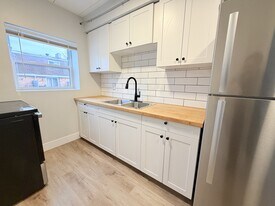 301 Indian Rd S in Sarnia, ON - Building Photo