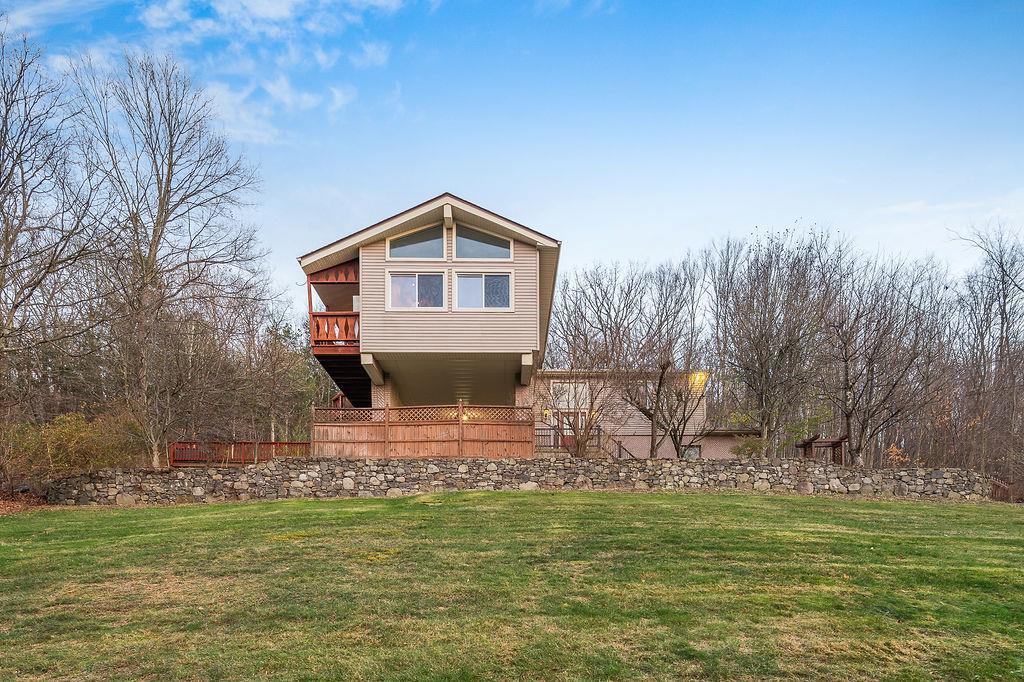 373 Museum Village Rd in Monroe, NY - Building Photo