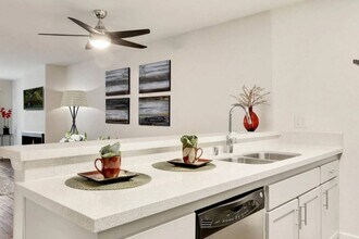 Waverly at Silverlake in Los Angeles, CA - Foto de edificio - Building Photo