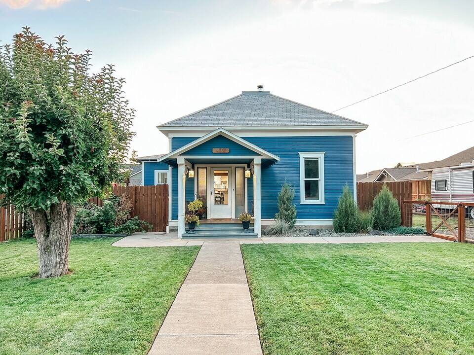 809 S Willow St in Ellensburg, WA - Building Photo