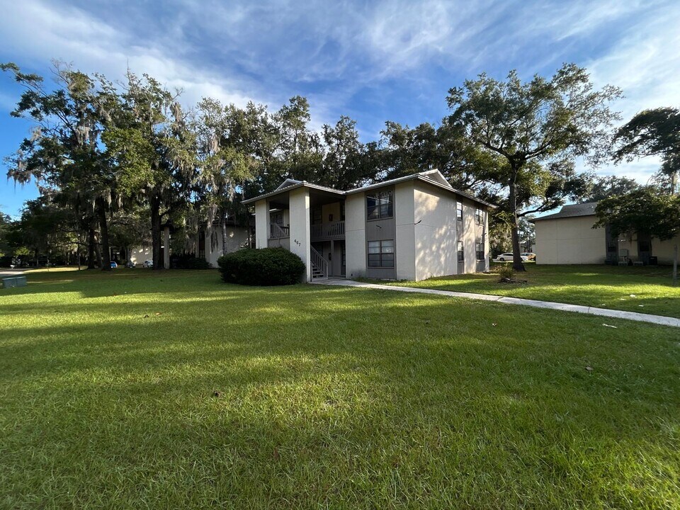 467 Lombard St in Orange Park, FL - Building Photo