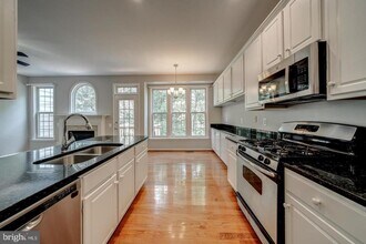 6138 Manchester Park Cir in Alexandria, VA - Building Photo - Building Photo