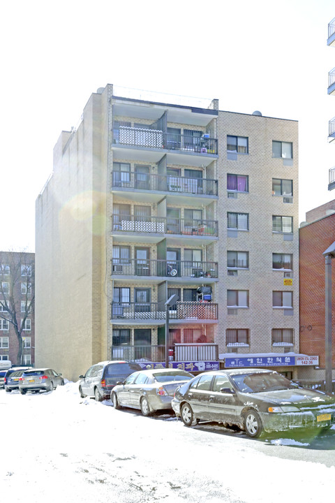 14236 38th Ave in Flushing, NY - Building Photo