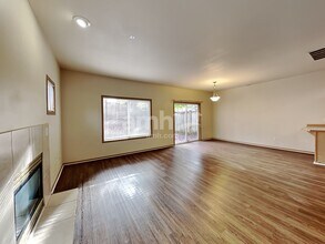 30132 36th Pl S in Auburn, WA - Foto de edificio - Building Photo